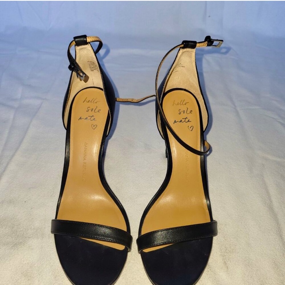 Banana Republic Holland Heels in size 6